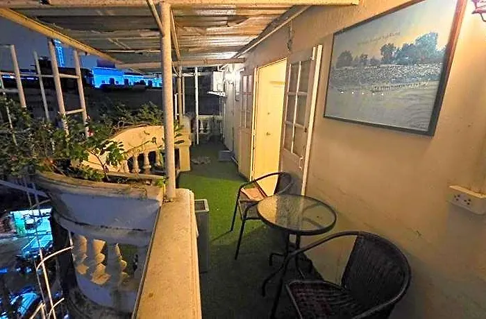 Greenhouse Khaosan Ostello *